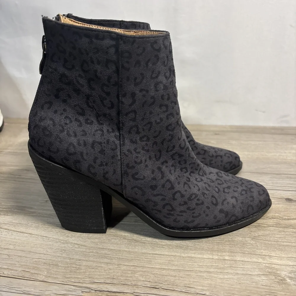 Vintage Havana Black Cheetah 6.5 Rook Trendy Ankle Boot Rear Zip